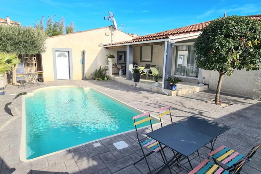 Villa Piscine De La Garrigue Florensac Bagian luar foto